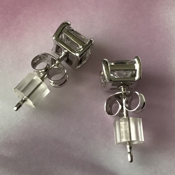 New Sterling Silver Cubic Zirconia Pierced Stud Earrings - Picture 5 of 12